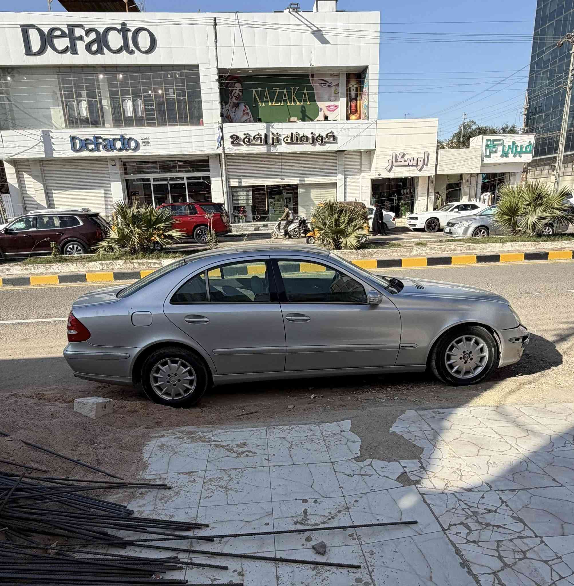 السلام عليكم مرسيدس 211w 2006 ادوات مكفولة من الكصه والصبغ السيارة حاليأ بيهه حادث بسيط دعامية وشباج فقط الباقي كفالة كير عادي 7 نمر مكينة 4 سلندر تيربو أكرر السيارة مكفولة من الگصة السيارة جديدة واحلا من الصورة ماشيه 80 الف مكان السيارة العمارة اني مكلف بلنشر للاستفسار الاتصال على رقم راعية ***********
