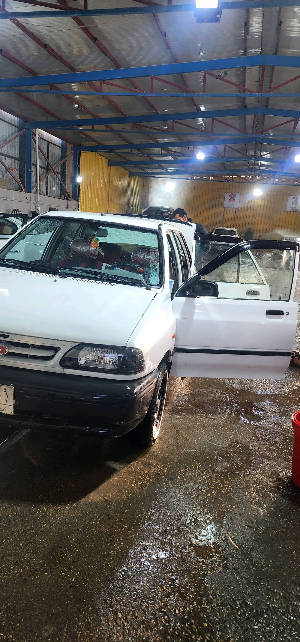 سلام عليكم 
سياره سايبه 
موديل 12
سياره اخت الكفاله
من كشر من محرك من كير 
سياره حلوه ونضيفه 
ودا امشي معاملت رقمه النكليزي
وهل وسهلان
