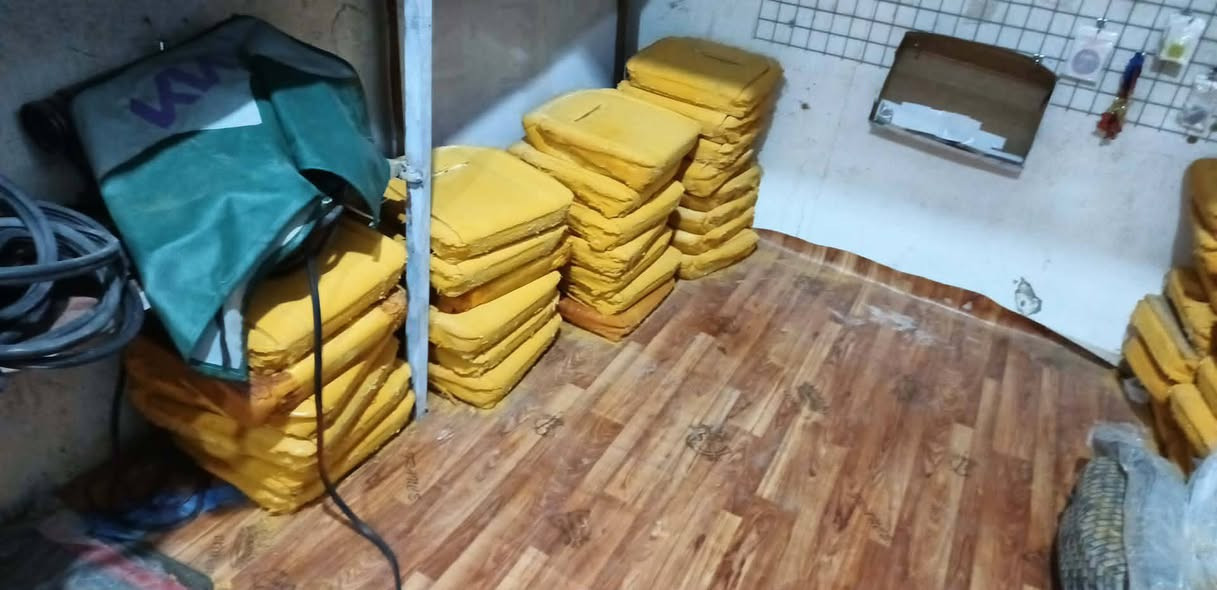 اضافة اسفنج وتغليف نايلون جميع الباصات للاتصال***********
