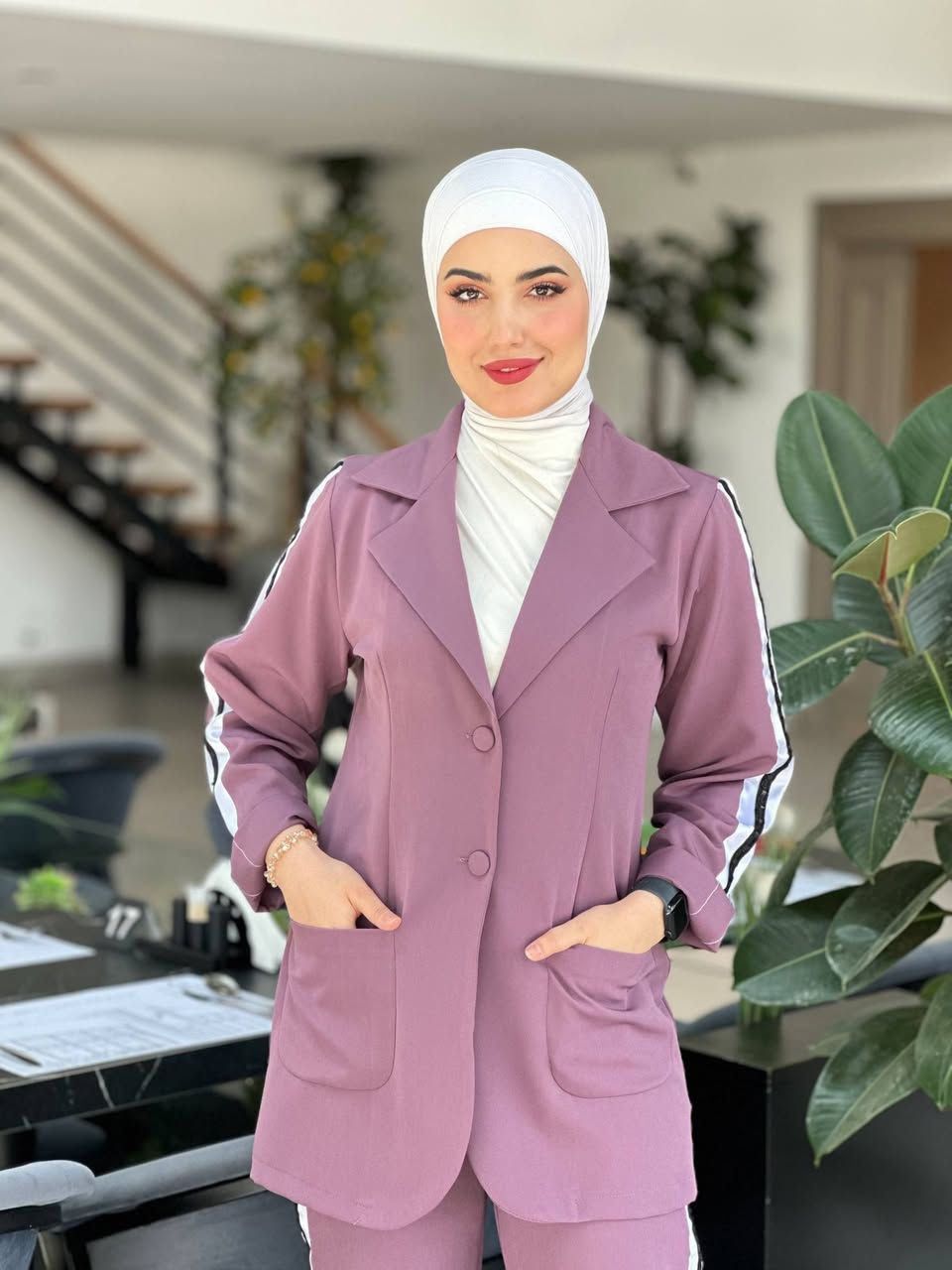 القياس مضبوط و مريح 🤍

قطعتين جاكيت و بنطرون

طول الستره ٨٠ سم


**إذا كنت صاحب هذا الإعلان وتريد حذفه لأي سبب، رجاءا أرسل رسالة إلى الدعم الفني**