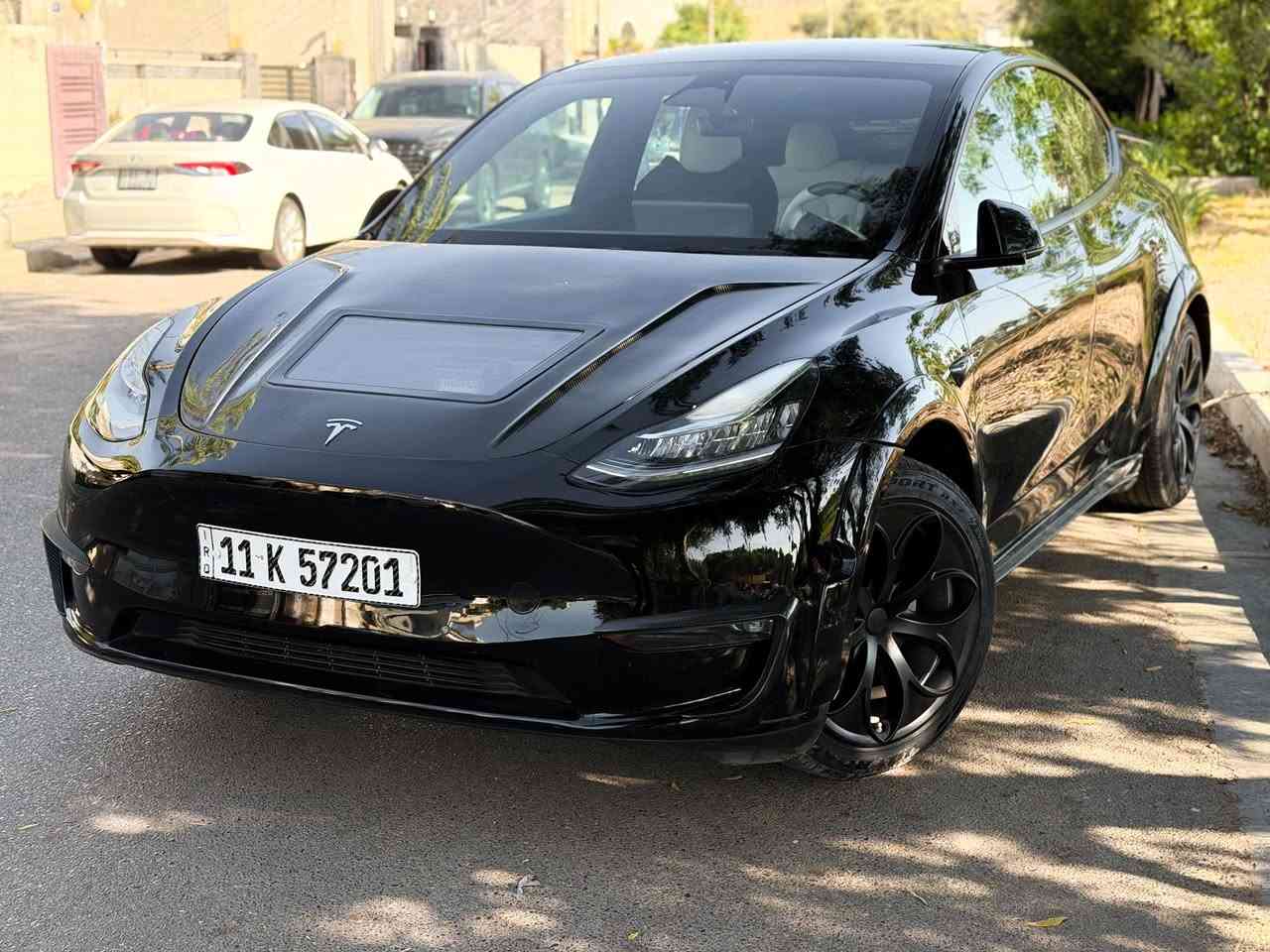 الوحيدة بالعراق وأكثر تسلا مميزة ومصروف عليها
Tesla Model Y - Dual 2023
العداد:- 37.000Mile

السيارة عليها اضافات وقطع مموجوده بسيارة ثانية
 ( شغل أمريكا ) كل القطع أصلية، 

الأضافات:-
- سستم أير سسبنشن من شركة Air Lift ( جكات ) سعرها 3.500$ 

- بنيد كاربون فايبر ألياف حقيقية + فتحة ولـد داخلي حتى يبرز سستم الجكات سعره 900$

- البنيد جـك أوتوماتيكي

- دركة كاربون فايبر ألياف حقيقية وشكل مميز جداً سعرها 600$ 

- جناح خلفي كاربون فايبر ألياف حقيقية ، يصعد وينزل ويا البريك وبي أكثر من حركة سعرة 450$

- الغرفة الداخلية التكم والدواخل والدشبول مشتغليها كنتارا لون أسود بدال القماش الأبيض التقليدي،

- كفرات كاربون فايبر في جميع الأبواب

- جميع الأبواب شفط + بالأضافة الى لـد أنارة في قبضات الأبواب

- أنارة محيطية داخلية تفاعلية ومتغيرة بأكثر من ٦٤ لون

- سستم كامل وايد بدي على البدي الخارجي

- جميع الويالة مضاف الها سبيسرات

- ساوند سستم + دمام 

- مسويلها تزويد وبرمجة على الماطورات السيارة صاعدة داينو جايبة 470 حصان

وقائمة الأضافات تطول ومتخلص…

السيارة أون لاين أخر تحديث ومربوطة على الفون كي

حادثها خلفي بسيط جداً ( صور الحادث مرفقة )،

موقع السيارة بغداد الاعظمية 
السعر 24.500$ 

***********
