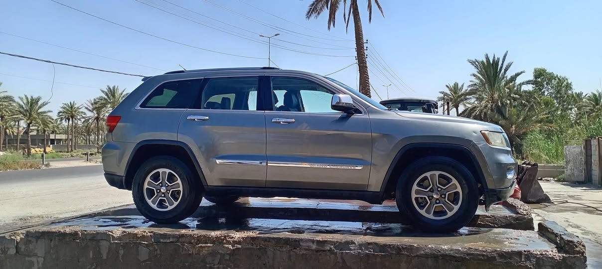 السلام عليكم جيب للبيع شيروكي بغداد فول حادثها شبر بالجاملغ الأمامي فقط السعر ١٥٠ ورقه للاستفسار *********** واتساب ***********
