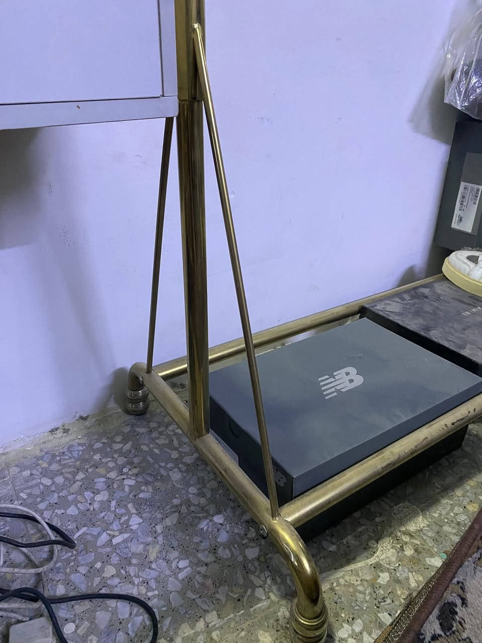 ستاند ملابس ذهبي طول 152 العرض120 نظيف كلش سعرة 65 الف مكاني بغداد***********
