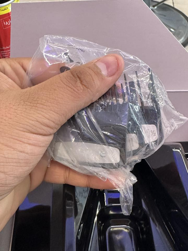 السلام عليكم  حلاليقنا  الاعزاء ماكنة ويل سنيور  الماكنة قبل سبوع طالعه من اطلس المكينة شغلها يخبل  وتلكون الشغل بلفيديو معروضه للبيع لعدم التفرغ للحلاقه للسعر والاستفسار هــ***********
