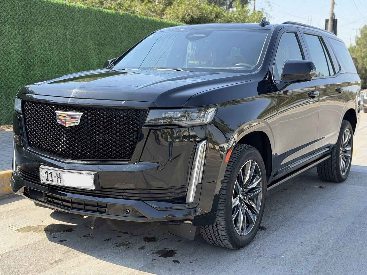 كاديلاك 2023 اسكاليد خليجي ضمان وكاله المنصور
رقم بغداد باسمي 
ماشيه ٦٥ الف كيلومتر 
مغلفه بالكامل ppf من زيرو بي ضمان ١٠ سنوات
مكفوله من الصبغ والبارد والشخط والرصعه والتكحيل سياره جديده بالكارتون كأنما زيرو استخدام شخصي 
كير ومحرك كفاله برغي ممفتوح بيهن 
رقمي ***********

معروفه مواصفات الكديلاك 
٣٦ سماعه / كشنات كلهن كهرباء / جكات / ٥ شاشات / ٥ كاميرات / واقع معزز ونايت فجن / حساسات ورادارات من جميع الجهات / بانوراما / دوسات شفط / كشنات تدفئه تبريد / راخل منفصل vip

والسياره جديده جدا جدا جدا 
 كل غراضها بالجيس وبعدها ارضيتها ممطبوكه عليها وشادلها تخم تاير ومسويلها وادامه كامله 
السعر ٧٤٥ وبيها مجال 
***********
