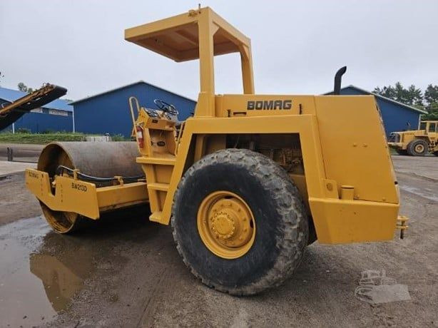 حادلة بوماك حجم 213 model 1988
ساعات العمل 8063 ساعة جديدة تقريبا
الحادلة مكفولة من الأضرار الفني والمكيانيكية بحالة ممتازة
مكان الحادلة أوربا
مدة الوصول إلى العراق بعد الاتفاق والحجز تبلغ ٣٠-٢٥يوم
السعر شامل مصاريف النقل والكمرك والتسجيل المروري
$15000 دولار أمريكي
للتواصل خاص
أو واتساب
+380947108102


**إذا كنت صاحب هذا الإعلان وتريد حذفه لأي سبب، رجاءا أرسل رسالة إلى الدعم الفني**