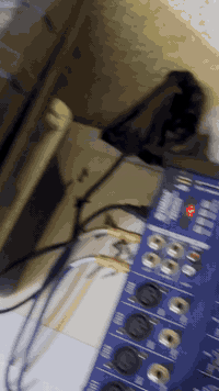 السلام عليكم خدام سماعات زوج ثنائ مستعملات قليل للبيع سعر 275 قفل ما متواجد خاص رقمي ‭0778 003 1633‬ مكان كوت داموك ال150 
الجهاز مو وياهن الجهاز وحدة ب50  وذا تريدهن كلهن ب 325
