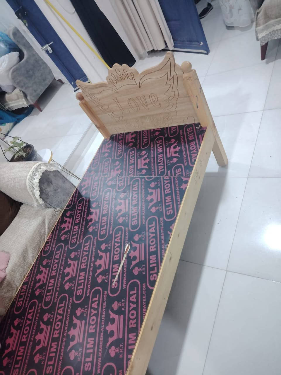 للبيع نضيفات كلش خشب عراقي بلوك اسود تتحمل اوزان الاستفسار *********** او خاص
