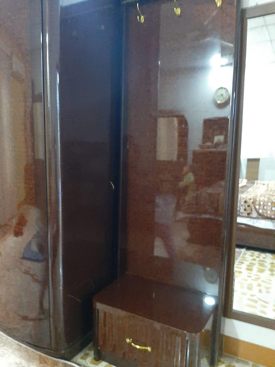 غرفة نوم للبيع نظيف جدا ***********
