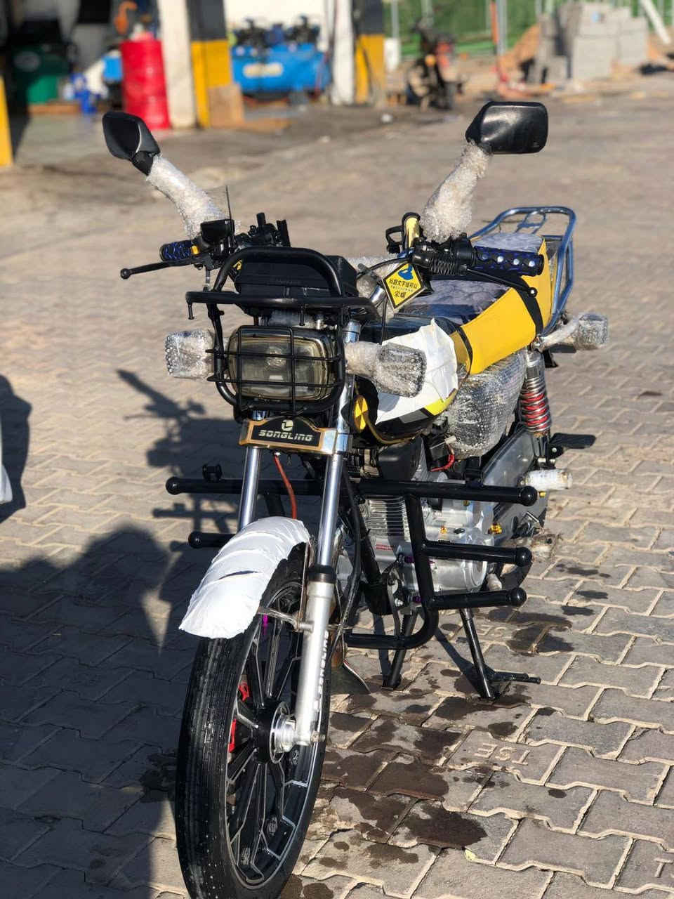 سلام عليكم ورحمة الله وبركاته
دراجه للبيع موديل 24سعره 850بيه مجال مكان رمادي خمسه كيلو مجمع عمر الراوي شراي اتصل  *********** رقم صاحب الدراجه مو شراي اعبر المنشور 

ادمان وافق
