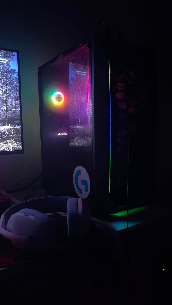 السلام عليكم تجميعة كاملة مكملة تاخذها منا تشدها منا تشغل وتلعب
GPU : 3060 12gb Vram galax 
CPU: Ryzen 3600x 
RAM:16gb ddr4 T-Force 3600
Ssd 512
Hdd 1 tera 
Mb: asrock b450 
مبرد المعالج من Amd 
Power supply: 750 w
وياها شاشة من gigabyte 200hz 1080 يجي بالشاشة سبيكرات خارجية جداً عالية والشاشة قلابة 360 درجة والوانها كلش راقية + يوبي اس 1500 + ماوس هايبر اكس + كيبورد ريد دراكون fizz full rgb  النسخة المميزة + سماعة ريد دراكون هاية التجميعة هيَ وغراضها كاملة مكملة والله شاهد التجميعة كلش نظيفة ومابيها اي مشاكل تجي تفحصها قطرة مشاكل مابيها لا حرارة لاشي كلها ب مليون فقط خلي يلعب الفقير ، للتواصل واتساب ***********
