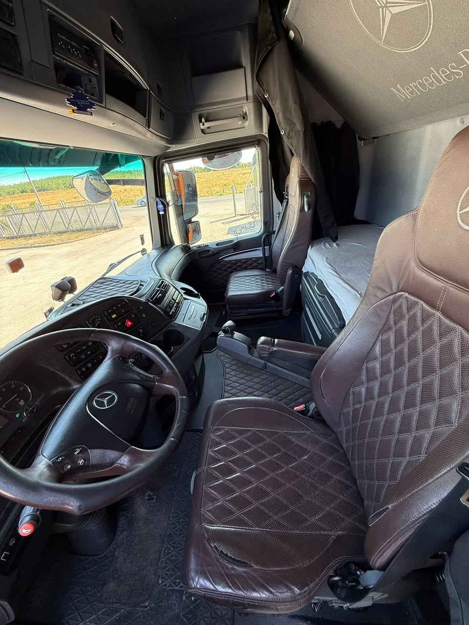 I Shitur !!!
Mercede Benz 1855 V8 Black Liner 

Viti 2011 

Retarder 5 shkall

راس شحن جاهز للتصدير

اكتروز 

قياس 18.55

محرك  8V

موديل 2011

   اليه وكاله

التفاصيل خاص


**إذا كنت صاحب هذا الإعلان وتريد حذفه لأي سبب، رجاءا أرسل رسالة إلى الدعم الفني**