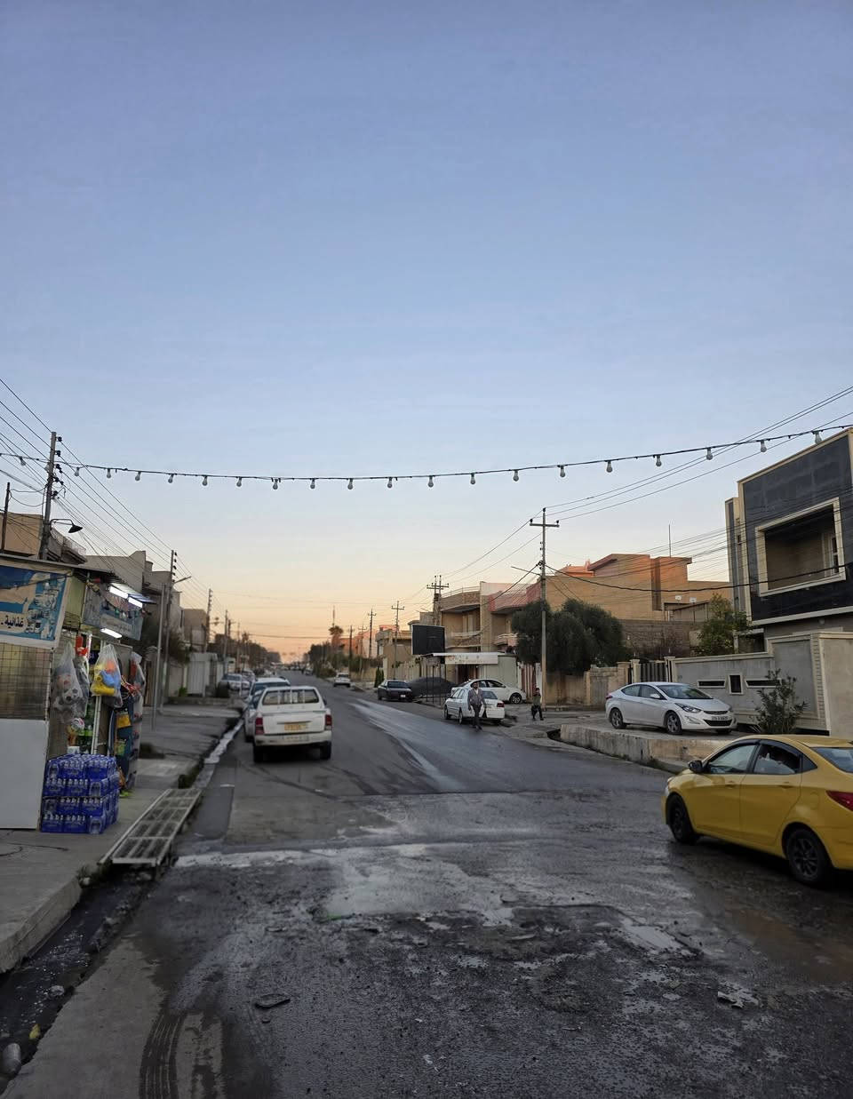 دار للبيع في حي الامن قرب مدرسة الانتفاضة المساحة 180 م واجه 9 م اتجاه شروق تام صالح للسكن طابق ونصف 3 غرف نوم استقبال هول مشتملات .
عقارات الصفوة حي المصارف قرب جامع سعدي مهدي 
***********
***********
