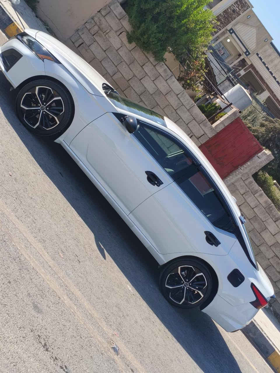 السلام وعليكم التما موديل 23 مواصفات sr ظررها موظح بل منشور جملغ ونصف الباب بدون دخل بدون اربك رقم اربيل الدولي هزه وسنويه جديد ابسمي ممشه السياره 25مايل وشرط كلشي بيها كفله وإحلا من الصوره مكان السياره كربلاء السعر 175وبها مجل بصيط للتوصل عل رقم ***********
