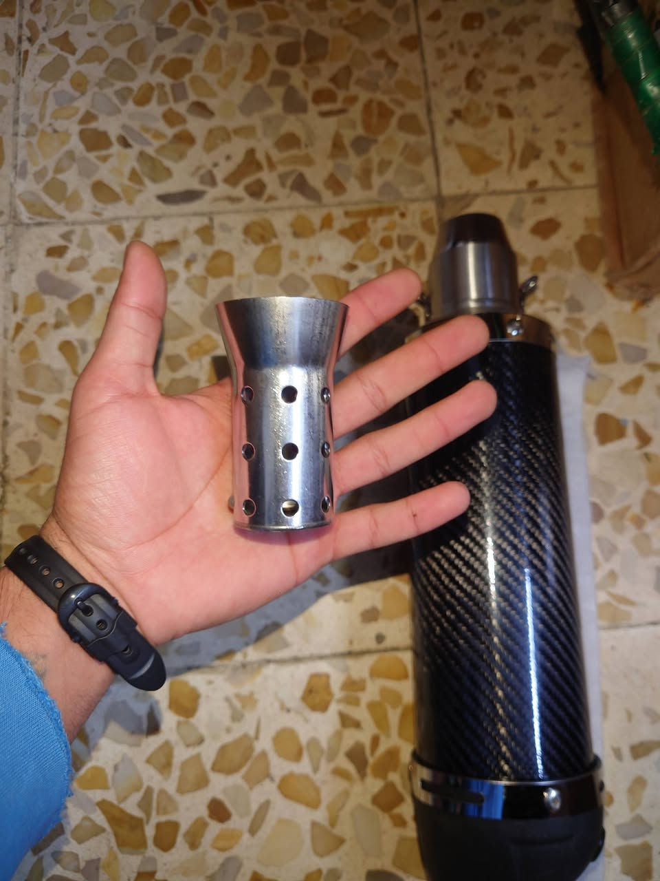 السلام عليكم حبايب صالنصة بهاذة الشكل ترهم علة كل الدراجات طلعت قطعتين قطعة شديتهة صوتهة رعيد كاربون فايبر سعرهة قفل 30 الف المو شراي لا يراسلني


**إذا كنت صاحب هذا الإعلان وتريد حذفه لأي سبب، رجاءا أرسل رسالة إلى الدعم الفني**