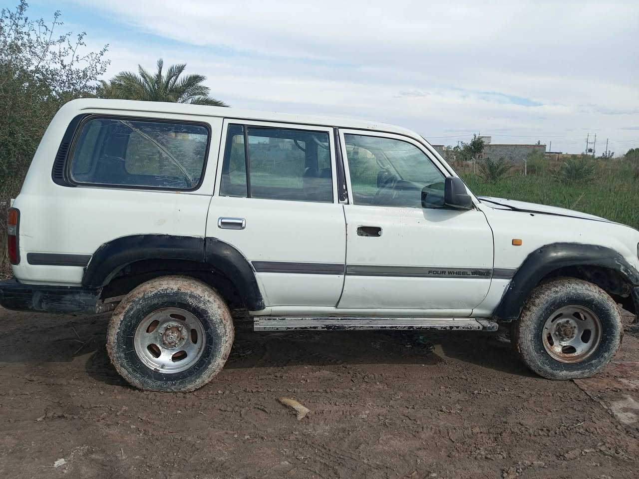 السلام عليكم سياره لاندكروز مو نيكااللبيع مزاد دوله2004السياره جهزه من كلشي مكينه 3000ففتي مكينه وكير شرط تبريد شغال رقم السياره على حساب الدوله السعر 40 وبيه مجال ((***********
