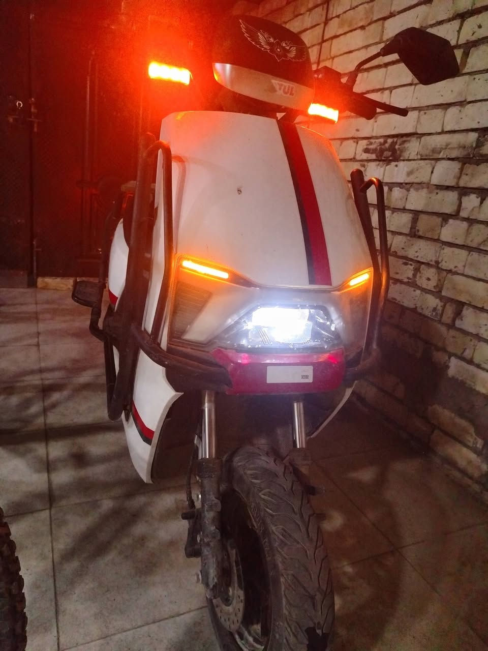 السلام عليكم 
دراجه شحن للبيع نظيفة استعمال شخصي
6 بطاريات
سعة الملف 2500
السرعة 99
ابريك دسك امامي خلفي + نظام اي بي اس 
بصمه وتشغيل عن بعد 
نضام حماية سرقه 
سرعه 3 وضعيات
نظام ال R
نظام P
جهاز انذار قفل سكيورتي
السعر 450 فقط  يابلاش 
ملاحظة… البطاريات نص عمر انطيك بدون بطاريات
👇
للتواصل مع رقم *********** واتساب مفتوح 
المكان زعفرانية
