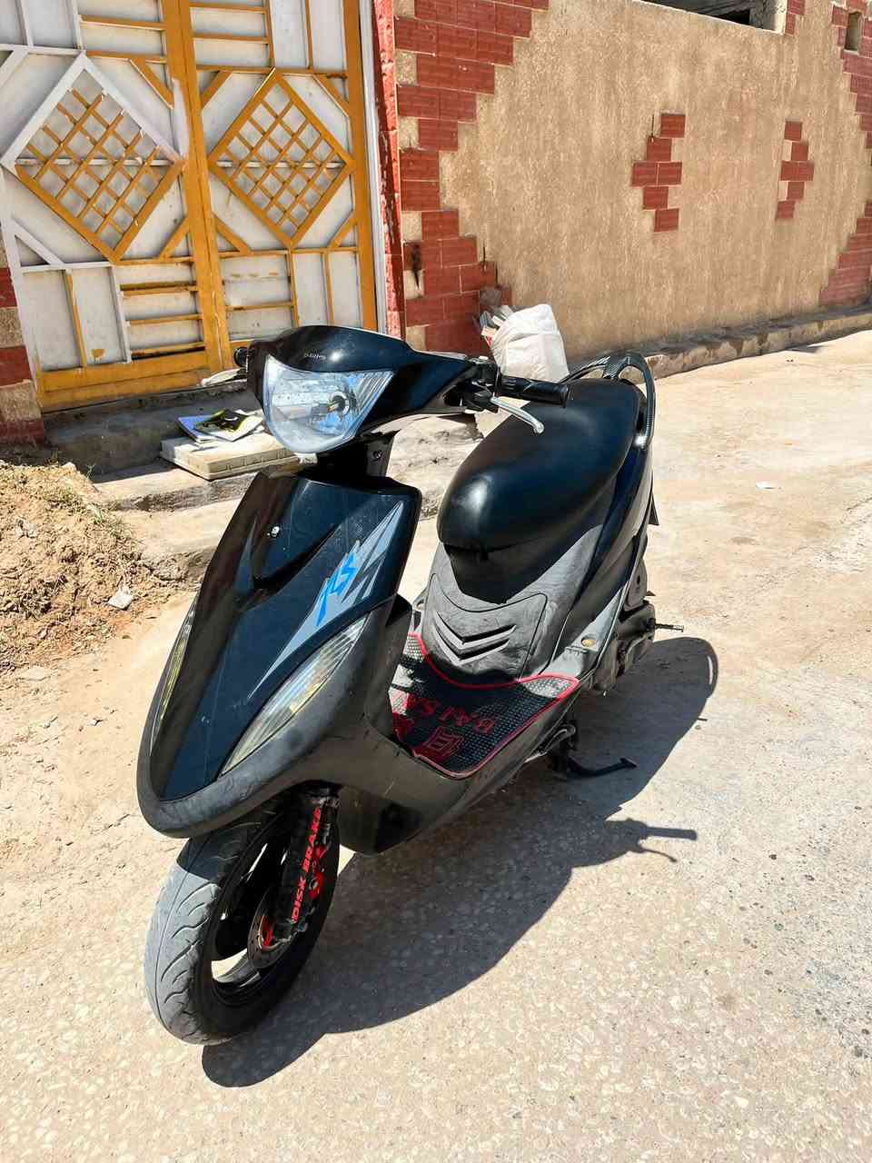السلام عليكم 
ماكس عدله 120
لايت زنون 
قطره دهن رياضي 
قبق فلاوين رياضي 
صالنصه صجمية اصلي بلادي 
دراجه نازله من الحاويه صارلها شهر 
كفرات ثنين اسود و رصاصي انطيك 
دراجه شلعه ومعدل 
السعر ٨٥٠ وبيها مجال 
العنوان كربلاء 
*********** /واتساب
