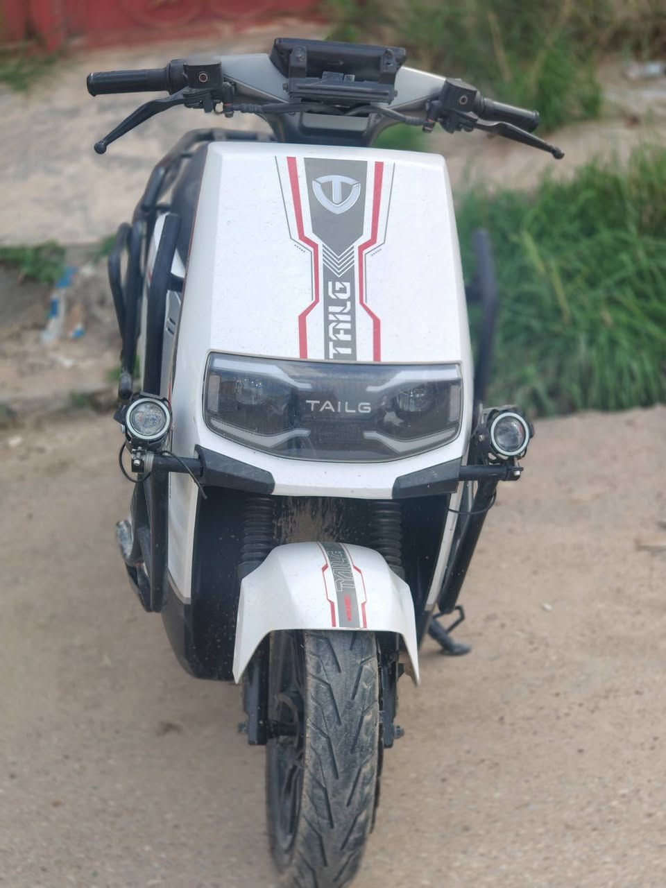 السلام عليكم
دراجه شحن شركه.   ( تالاج )
دراجه عمليه 
8 بطاريات  مع 3 سرع 
بعدها جديده ماناقصها اي شي 
شحن يمشيك 200 كيلو 
منضومه لايتات كامله نوع بومه 
درع خلفي وامامي 
دواسات متحركه سلايت 
نضام سكيورتي بيها ونضام سرقات 
تشغيل عن بعد قفل يدوي 
محوله شحن مع قاعده واير متر ونص 
صارلها شهرين طالعه من المعرض 
للاستفسار : ***********
