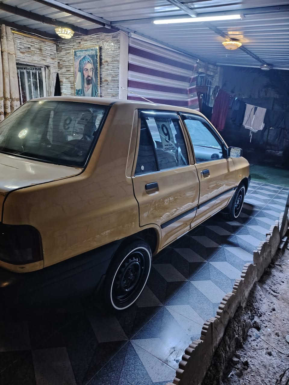 سلام عليكم سايبه مديل 2015  رقم واسط نكليزي تحويل ثاني يوم سياره جاهزه تخم تاير دوشمه باتري كله جديد 
السعر 33 بيه مجال قليل *********** مكان واسط
