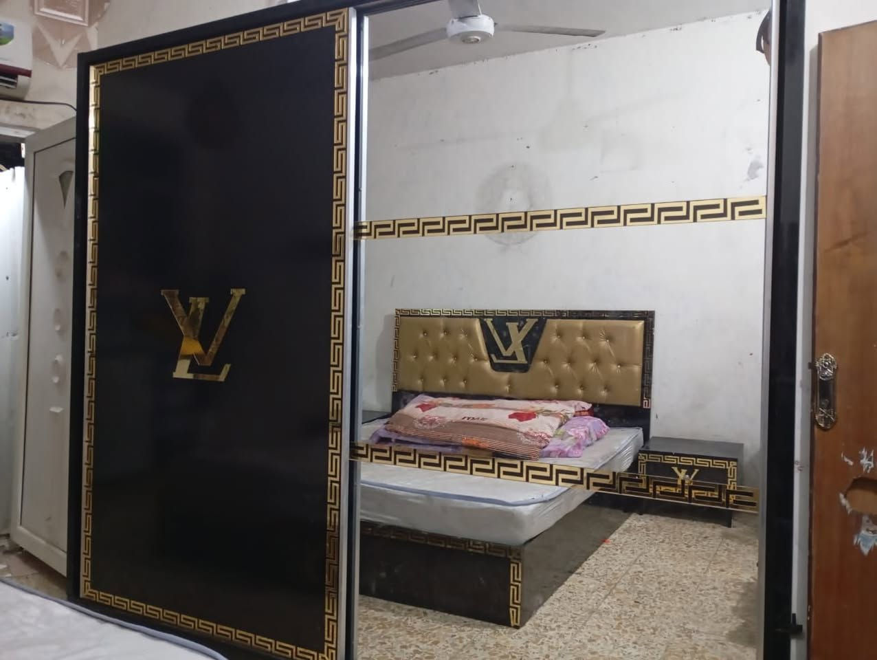 غرفه نوم 5قطع نضيفه جدا فقط المجرات مال ميز تواليت يرادلهن سجج مكان لكويتي /فرع القرغولي السعر 250وبيها مجال للشراي مستعجلين عالبيعه


**إذا كنت صاحب هذا الإعلان وتريد حذفه لأي سبب، رجاءا أرسل رسالة إلى الدعم الفني**