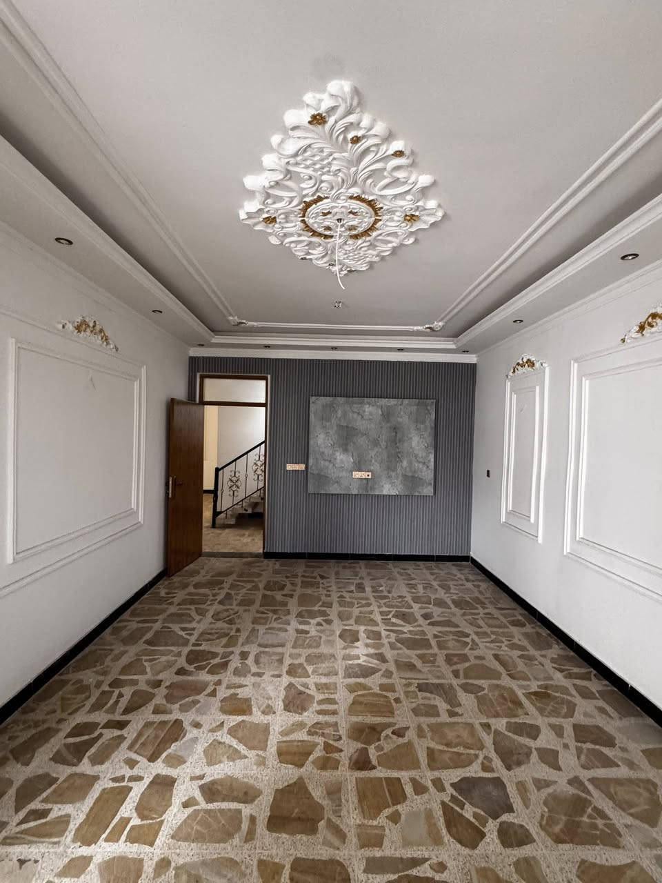 بيت للبيع بغداد سلمان باك البانوراما
جهة المدارس 

طابو صرف 

مساحة 250

واجهيه 10 نزال 25 

بناء جديد طابقين 2018

3 غرف نوم 

استقبال مطبخ 

صحيات عدد 3 وانتو بكرامه 

للاستفسار اكثر 

***********
