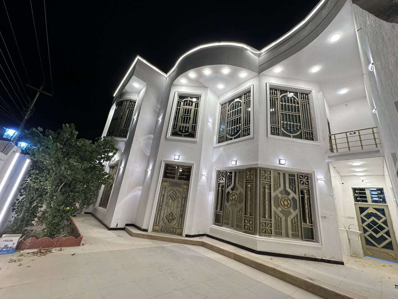 🏡 دار سكن حديث للبيع
📍 العنوان: حي الصادق – مجاور مدرسة لارسا الأهلية وعلى ساحة

✨ المساحة: 250 م²
🔹 تصميم عصري يضمن الراحة والخصوصية

🔸 5 غرف نوم 🛏️
🔸 صالتين
🔸 استقبال أنيق للضيوف
🔸 مطبخ عملي
🔸 حمامات متكاملة 🛁
🔸 كراج سيارة 🚗
🔸 حديقة جميلة 🌿

💰 السعر: (علق تم 🤝 )

📞 للتواصل والاستفسار:
الدناني للعقار
📍 الشطرة – تقاطع جليل فضيل
📱 ***********
***********
***********
