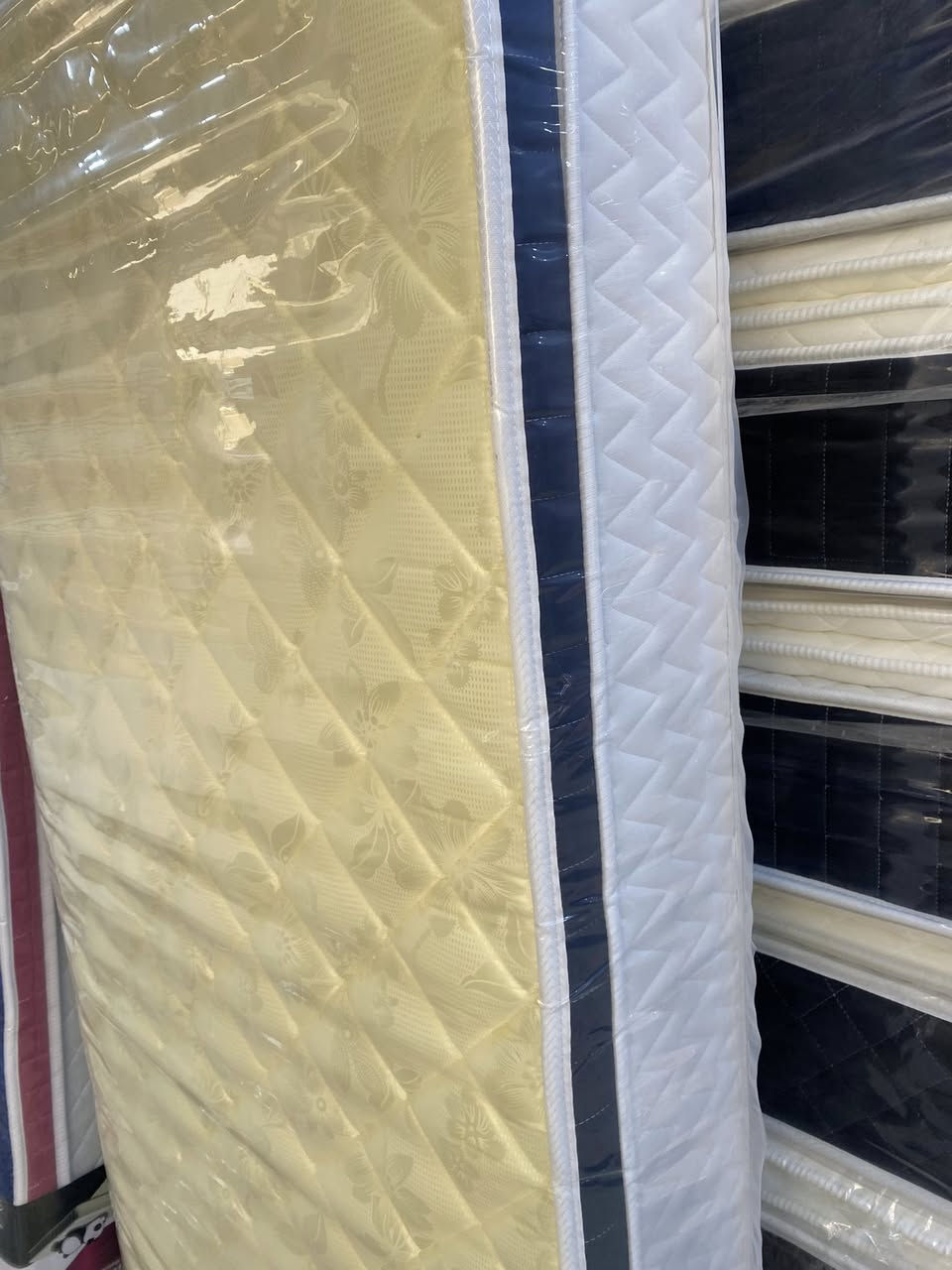 #الدوشك_الطبي_ريماكس_حطمنا_سعره  
#السعر_ :130الف( العرض خلال ايام محدوده فقط ) 
مع هديه الدوشك مخدتين ديباج حشو مكرو فايبر😍 ارتفاع26cmكامل الدوشك 
🆕🆕طبقة طبيه الياف مكرو داكرون معالج  🆕🆕
نود اعلامكم خدمة التوصيل داخل النجف 
--------------#ظمان_حقيقي_وفعلي_5سنوات------------
#المميزات (بدون سبرينك ) ❓❓❓
نوعية الاسفنج الداخلي (#مميزاول ) عالي الكثافة والمفيد جدا للظهر بالاضافة لطبقة طبية من اسفنج(#دنلوب_الطبي  )وديباج على الوجهين لتعطي راحة كبيرة للعمود الفقري اثناء النوم ( مفيد جدا لمرضى الفقرات والإنزلاق والمفاصل) وأكثر ما يميز هذا المنتج انك تستطيع النوم على جانبيي الدوشك 😴😴
بالاضافة الى ميزة حق التجربة لمدة ٦ ايام ضمن تغليف الدوشك ( النايلون ) 👍يستبدل /يسترجع ضمن النايلون مع فرق اجور النقل انتبه من المقلد 😎
يتالف من 5 طبقات الوان الدوشك متعددة 
1.وجه بوليتسر معالج ١٠٠٪؜
2.طبقه طبيه دنلوب .
3.طبقة ضغط عالي.
4.طبقه مانع حساسية والحرارة
5.وجهين مبطن ديباج
#متوفر_بجميع_القياسات 
180*200         160*200
لا تتردد بالاتصال بنا أو زيارة المعرض 
*********** واتساب 

📌النجف شارع السلام الجامعة مجاور مدارس بانيقيا مقابل شركة نور الكفيل 
#الهلال_فخر_الصناعة_العراقية.
#مجموعة_الهلال_الصناعية
