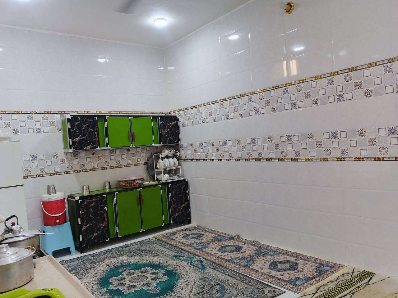 سلام عليكم ورحمة الله وبركاته

بيت للبيع حديث البناء زراعي سند 25
مساحة 200 متر مربع

يتكون البيت : أساس كونكريت و سقف
عكاده
البناء بلوك وستاره طابوق معمل
محتويات البيت :
استقبال كبير
مطبخ كبير
صاله كبيره
غرف عدد ثنين
مناور عدد ثنين
صحيات داخليه و خارجيه
سطح شتايكر

يبعد عن شارع العام الرئيسي- ديوانية نجف  50 متر فقط
العنوان : ديوانية - شافعيه معمل - مقابل مستوصف 

تواصل و الاستفسار على الارقام التالية
***********
***********
