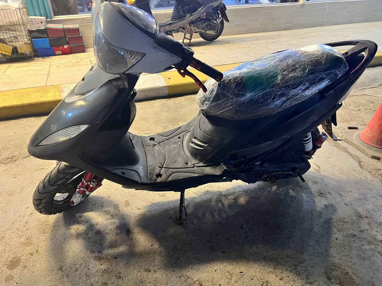 #للبيع او مراوس
دراجه ماكس بوشه ٤٩ 
بيهه تزويد ، دبلات خلفي و أمامي 
سلف رياضي و يدات بريك و بانزين 
السعر خااص
مكاني قضاء عفك


**إذا كنت صاحب هذا الإعلان وتريد حذفه لأي سبب، رجاءا أرسل رسالة إلى الدعم الفني**