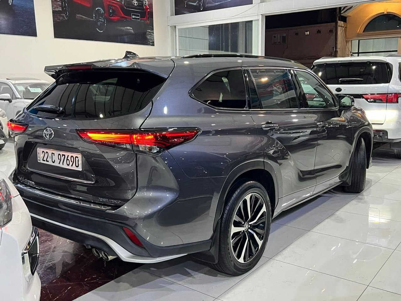 السلام عليكم ورحمة الله
TOYOTA HIGHLANDER, XSE 2022 
فول مواصفات 1/1 
دبل اكسل awd 
محرك 6 سلندر 3500cc
بصمة 
سلايد
كشنات جلد 
كشنات كهرباء 
كشنات خلفية منفصلة vip 
تدفئة كشنات 
صندوق كهرباء 
رادر امامي 
رادار بالمري 
اشاير بالمري 
وباقي الموصفات 

السيارة بانزين مو هايبرد 
ماشية 78 الف كليو رقم اربيل مكاني بغداد 
السيارة كلين كفالة عامة بدون حادث و صبغ 

السعر 35الف دولار 
للتواصل *********** واتساب فقط
