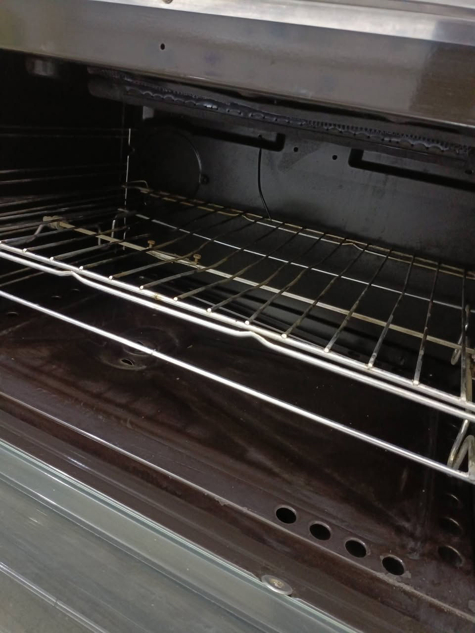 السلام عليكم طباخ كريازي مصري باب اول 5 مشاعل اخو الجديد نضيف كلش وشغال العيون والفرن حتى ما مستخدم بعده جديد اني مكلف بلنشر الاتصال بلرقم واتساب موجود 
***********
