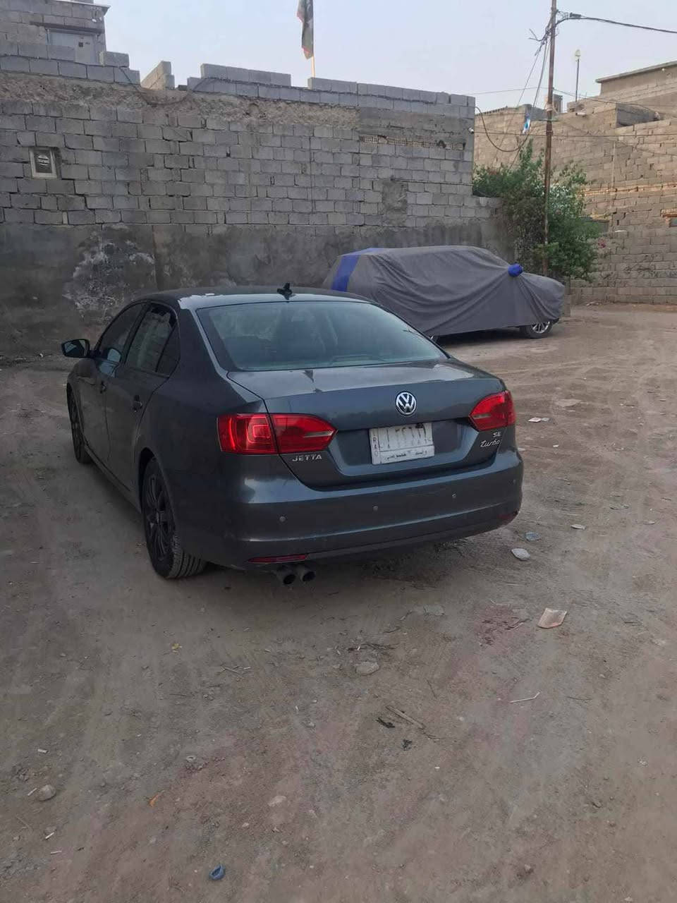 السلام عليكم
جيتا موديل 14 
محرك 1800 تيربو
وارد امريكي حادثه بصور 
مكينه و كير كفاله 
داخل سياره نظيف جدا 
تبريد شغال فول 
شاشه كامره 
رقم واسط بسمي 
ملاحظه كشر سياره بي بارد بعده اماكن  
معروضه 80 وبيه مجال قليل 
موقع بابل الحمزة الغربي 
***********
