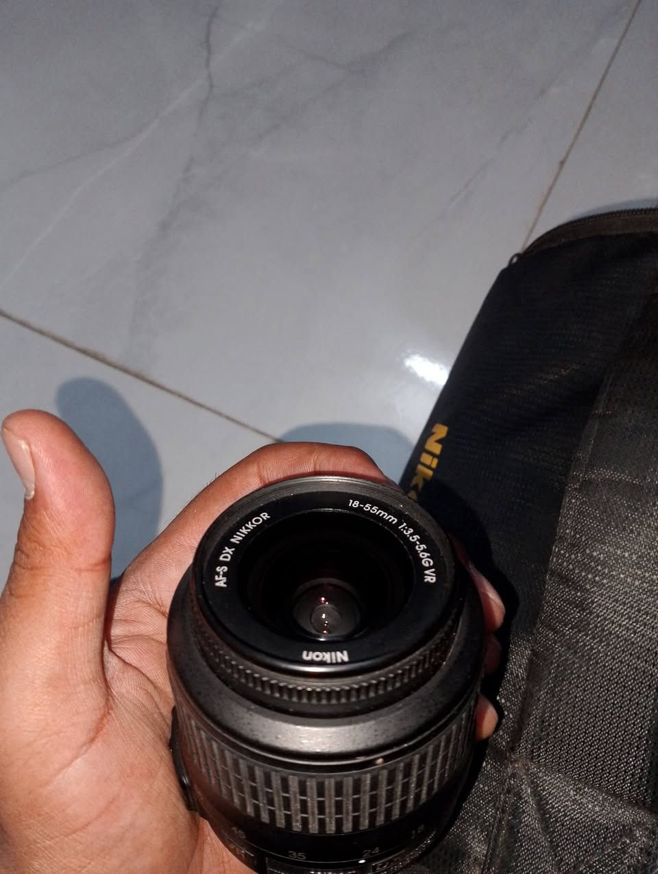 Nikon AF-S DX NIKKOR 18-55mm f/3.5-5.6G VR.
مانع اهتزاز العدسة جداً نظيفة للتبديل بزوم 70-300 نيكون VR


**إذا كنت صاحب هذا الإعلان وتريد حذفه لأي سبب، رجاءا أرسل رسالة إلى الدعم الفني**