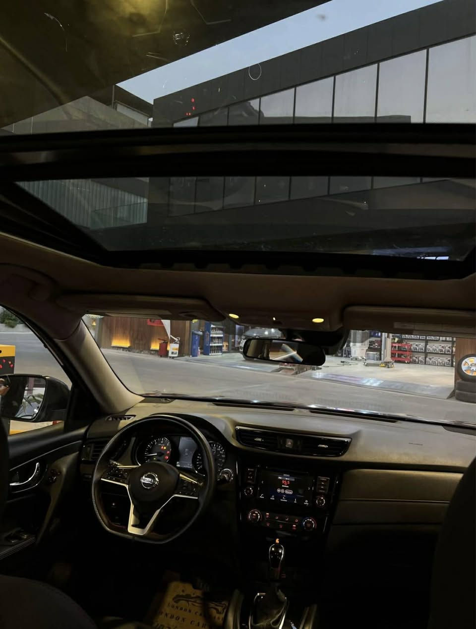 📦🔥نیسان رۆگ 2020  ***********
مواسەفات ئەمریکی
تەنها بۆنید بۆیاخە
بێناوگرتن
ئێرباگ تەنها سوکان سیستەمە
————————————-✅
پانۆراما و کوشن وگەرم 
ڕاداری کامل
ئاوێنە هیتەر
راداری ناوچەی کوێر
هەموو گیانی لەسەر دەقی شەریکەیە
تەنها 46 هەزار میل ڕۆشتوە
گاعی و کوشنی تێگیراوە
———————————⚠️
 🛢️ڕۆنی تازە گۆراوە 
 گێڕ و مەکینە بە شەرتی هەموو شتێک
سەنەوی و ژینگە تا 2027 تازەیە السليمانية, العراق
