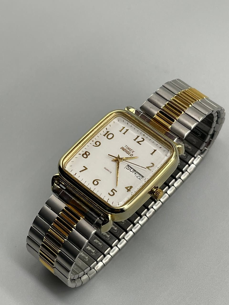 ساعه ‏Timex Indiglo باله اورجينال نضافة 100‎%‎

قطر الهيكل / العرض 30 / الطول 34

سُمك الهيكل 8 ملم

مينا انديجلو المضيء

مقاومة للماء حتى عمق 30 مترًا

ساعه فنتج كلاسيكية كوارتز للرجال من تايمكس مينا باللون الأبيض إطار ذهبي اللون متصل بسوار معدني مرن يدمج بين اللونين الفضي والذهبي 

———————————————-

يوجد توصيل 🚚 ( بغداد - محافظات العراق )

☎️رقم الهاتف : ***********

للحجز - دايركت

