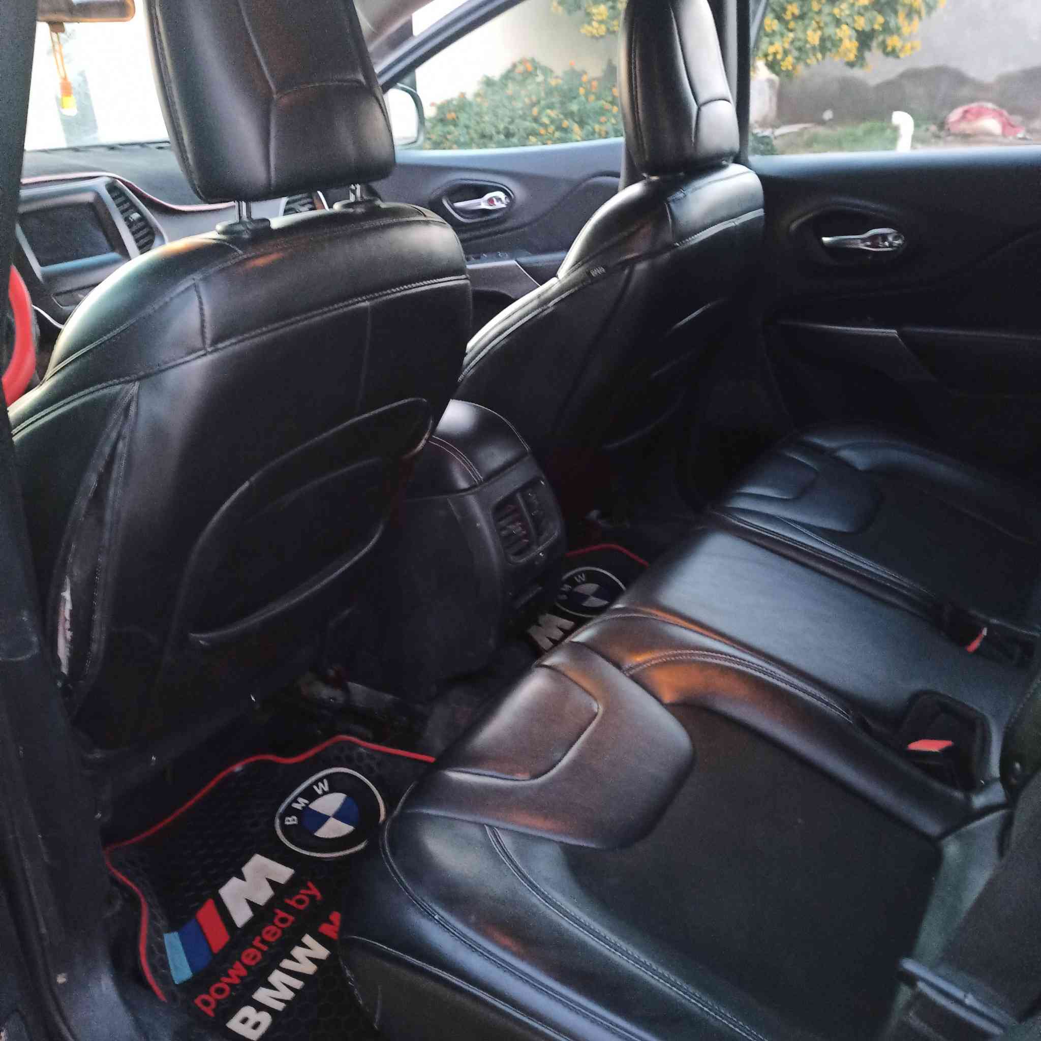 للبيع جيب شيروكي موديل 2019محرك 4سلندر السيارة بيه تصليح قماره+جاملغ امامي+بنيد...مكينه خير من الله تبريد تدفئه كهربائيات كله جاهزه ..السعر95وبيه مجال المكان ديوانيه السنيه


**إذا كنت صاحب هذا الإعلان وتريد حذفه لأي سبب، رجاءا أرسل رسالة إلى الدعم الفني**