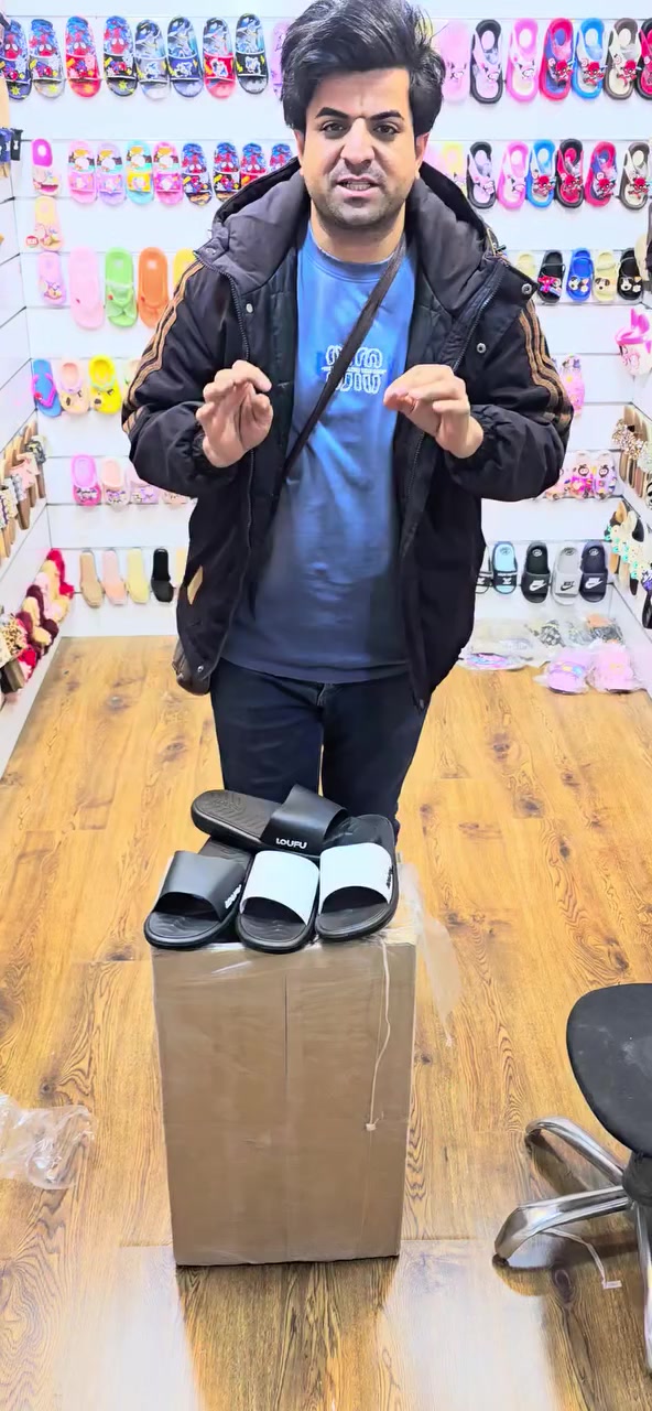 السلام عليكم تنزيلات محطم الأسعار الدراجي
وصول مديلات جديده انعال رجالي
قياسات من 40 ال 45
سعر الدرزن27
سعر القطعه الفين وربع
توصيل جميع المحافظات ٥ ألاف
عنوان شورجه رصافي
اي استفسار مراسله واتساب ***********
