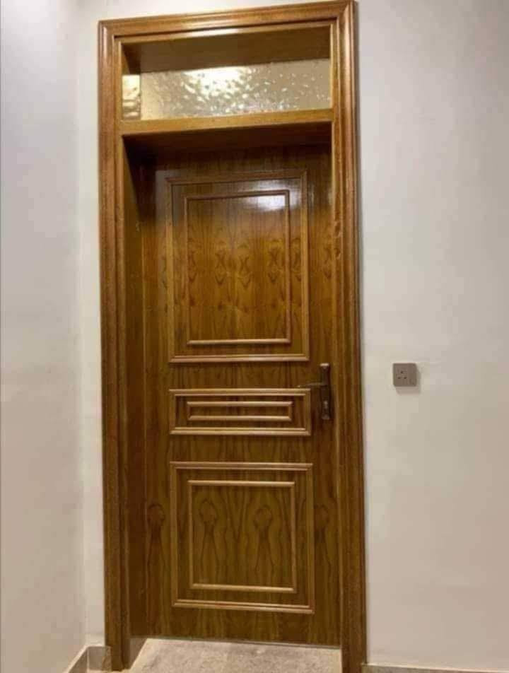 سلام عليكم نعمل جميع البواب الخشب حسب طلب الزبون شغل تسكام وجهين 5 ملم ونعمل جميع  البوفيات ولكناتير شرط شغل تسكام وجهين 5 ملم وجهين مكان حي الغدير قريب علة فلكة القاضي رقم الهاتف المحمول *********** موجود واتساب
