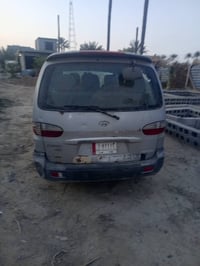 ستاركس 2007 للبيع مسكر جير عادي بها ضربه بالباب مال السائق معمره محتاج...