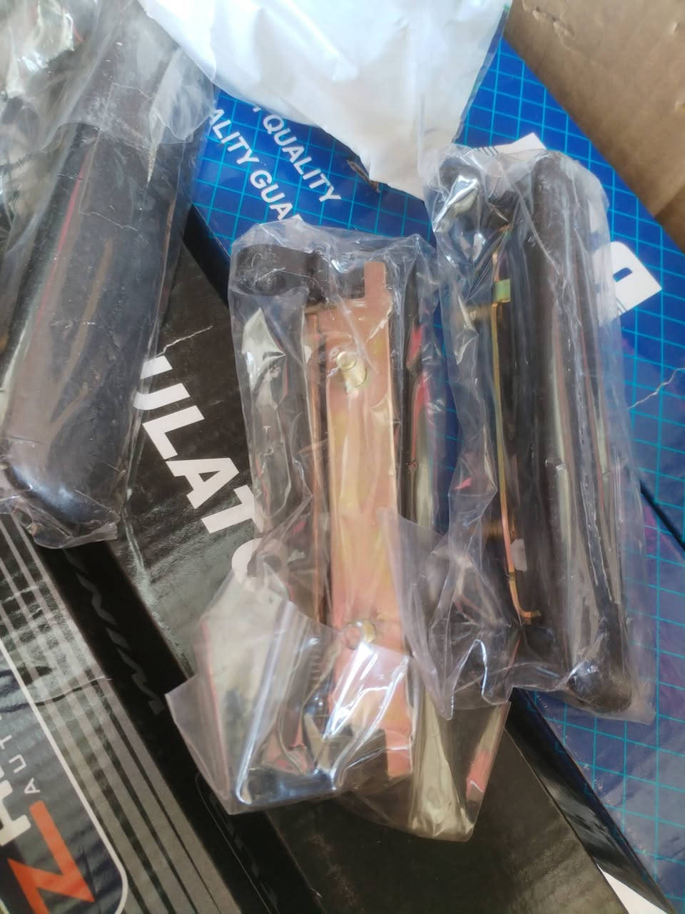 السلام عليكم وجبه جديده سمند سايبه مكاين جام. قفاله يدات دكمه جنطه سمند سيم جنطه سمند سيم جنطه وسيم بنيد جميع السيارات موجود.
للاستفسار راسل او اتصل ***********
***********
