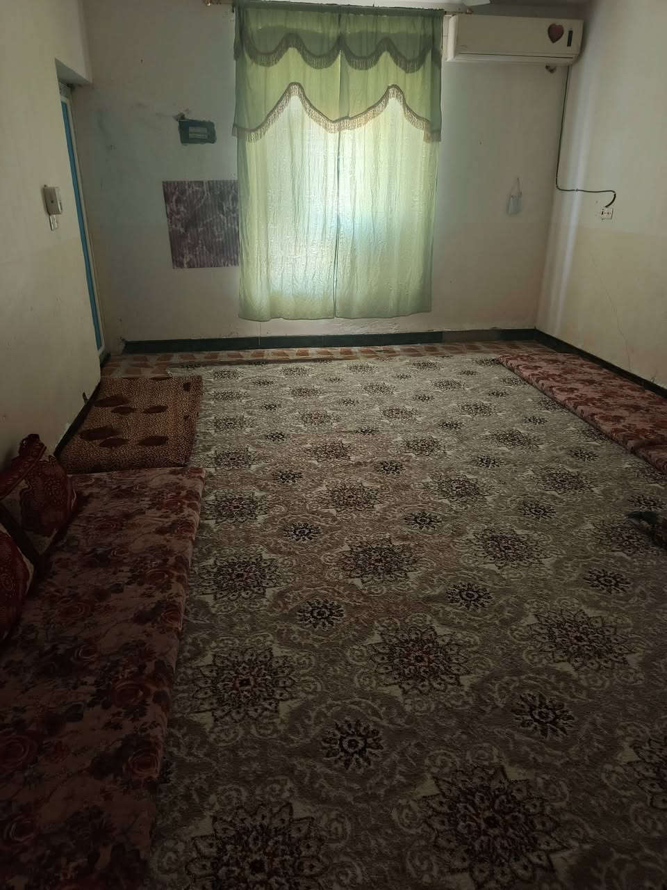 السلام عليكم
توجد شقه للبيع مكانها على الحولي فوق
سعرها 22 وبيها مجال بسيط ***********
