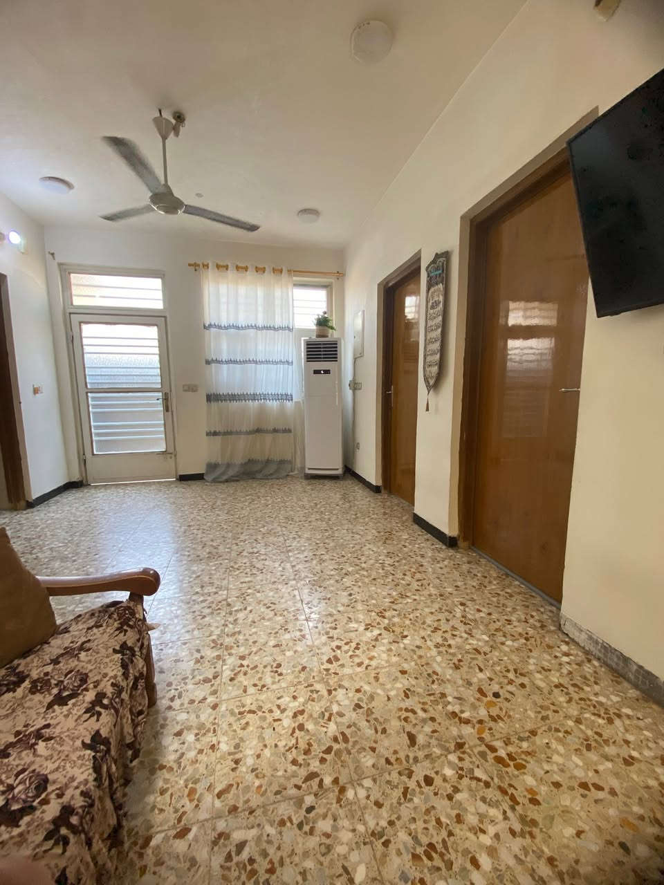 دار للبيع طابو صرف
بناء حديث درجة اولى 

✅ البيت نظيف وجاهز للسكن

✅ موقع هادئ ومناسب للعوائل

✅ مساحة جيدة وتصميم مريح

✅ جميع الخدمات متوفرة (ماء، كهرباء، مدارس، أسواق)

💰 السعر مناسب وقابل للتفاوض للجادين فقط

📍 الموقع: (بابل / الاكرميين /شارع المدارس )

📐 المساحة: (125 متر مربع )

طابقين :

الطابق الاول يحتوي على غرفتين نوم وصالة واستقبال ومطبخ وصحيات ومناور عدد اثنين 

الطابق الثاني :يحتوي على ثلاث غرف نوم وصالة وصحيات

 

📞 للاستفسار والمعاينة يرجى التواصل على الخاص 

البيع من المالك مباشرة. 🌷


**إذا كنت صاحب هذا الإعلان وتريد حذفه لأي سبب، رجاءا أرسل رسالة إلى الدعم الفني**