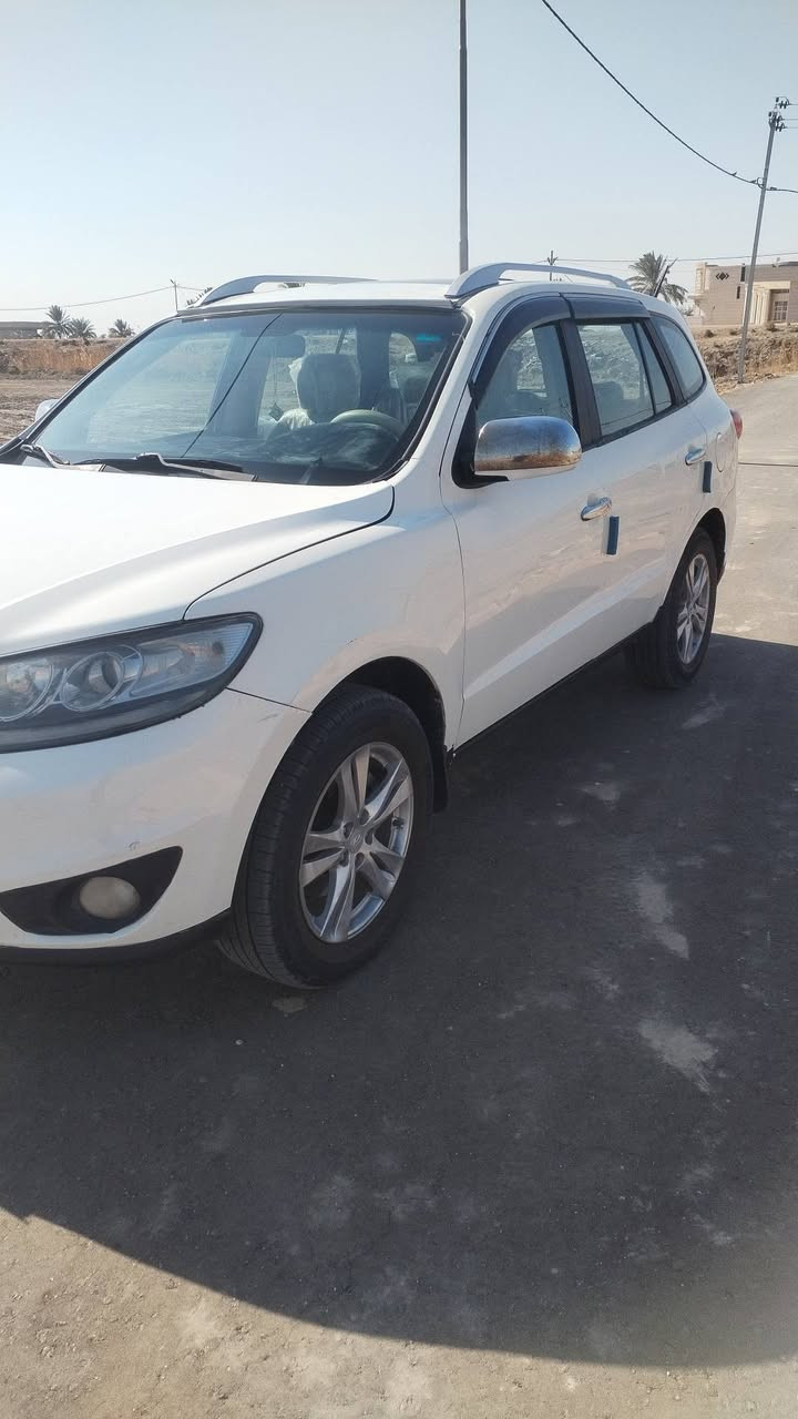 سنتافي ٢٠١٠ خليجي رقم دولي بغداد فول مواصفات فتحه مكينه ٦ سلندر ٧ راكب تخم تاير وتبريد ثلج حداديه جديده بيها رشات صبغ قليله بدون دواخل شواصي تكم قماره مكفولات مكانها بابل القاسم الاستفسار *********** السعر ١١٨ وبيها مجال
