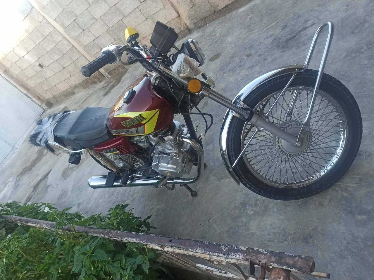 اسلام عليكم 
دراجة للبيع موديل 21محدثة 23 دراجة مكفولة 
السعر 400و50
***********
