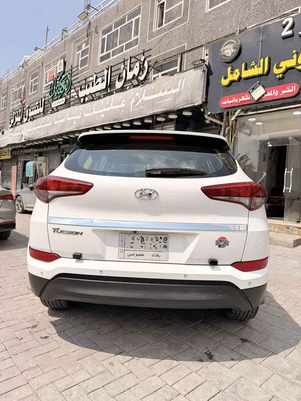 السلام عليكم
هونداي توسان 2017 خليجية
كشنات مخمل
سقف بانوراما
تخم تاير جديد
منظومة تبريد جديدة 
مكينه ٢٤٠٠
ب اسمي
ماشية 73 كيلو
بيهة باب السكن نص صبغ فقط
باقي السياره مكفول بدون ضربة او تبديل تكحيل فقط
نظيفة وجاهزة السياره نقصهة دبل خلفي فقط
مكان السيارة بغداد حي القاهرة
السعر 173 وبيهة مجال بسيط
***********
