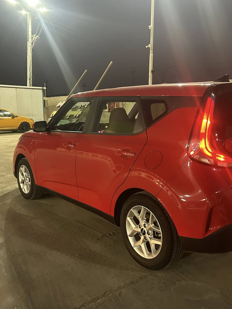 السلام عليكم كيا صول موديل 2023 مشيه 30  حادثه قطعه وحده امبدله والجاملغ بارد سياره جاهزه على اخر حبايه عنواني بابل للستفسار اتصل على الرقم ***********لن مو مكلف بل نشر 

موصفاته مال S رادارات امامي وجانبي وخلفي 
توقف ذاتي امامي وجانبي وخلفي 
تحديد مسار +قياده ذاتيه
تثبيت سرعه 
شاشه الدشبول دجتل 
تحكم استيرن جهتين 
اوتو ستار وبعد بيه هم مواصفات
