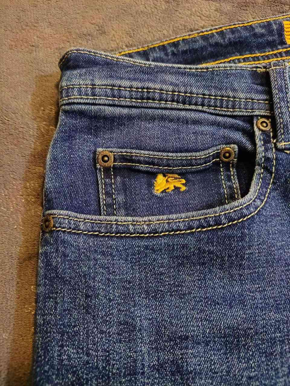 جينز LERROS الماني اصلي
نظافة 100٪ قياس الكمر ٣٣ طول ٣٢
للحجز مراسلة الصفحة


**إذا كنت صاحب هذا الإعلان وتريد حذفه لأي سبب، رجاءا أرسل رسالة إلى الدعم الفني**