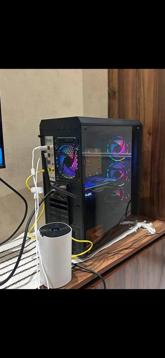 السلام عليكم شباب، عندي بي سي (PC) للبيع، الجهاز نظيف وشغال وما بيه أي مشكلة. يفيد جداً ليريد جهاز للدراسة، والشغل مثل البرمجه والتصميم المتوسط، ويشغل ألعاب  متوسطة.
​مواصفات الجهاز:
​المعالج: Xeon E5 2680
​كارت الشاشة: AMD RX 580 (نسخة 8GB)
​الرام: 16GB
​الهارد: 1TB SSD (سريع جداً بالتشغيل ومساحته جبيرة)
​أداء الجهاز بالألعاب:
يشغل الألعاب المعروفة مثل كاونتر سترايك (CS2)، قراند V (GTA V)، ف Valorant، وببجي بإعدادات زينة وأداء مستقر وسلس. 
وياها شاشه Asus  هيردز 60 
السعر 650
مكاني بغداد المشتل للتواصل ***********
