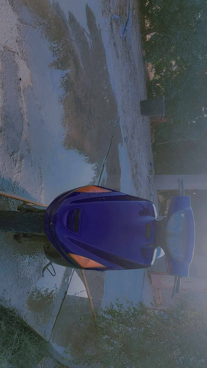 اسمع التفاصيل اذا عجبتك راسلني واتساب ***********
دراجه فراشه نثيه برغي واحد ما مفتوح بيها
كفر اصلي ونضيف شوفت عينك كهربائيات جدد وكلشي شغال 
عداد120 عطلاتها تاير خلفي باتري وخيط بخار غير ذني مابيها 
تفيدك خابرني
